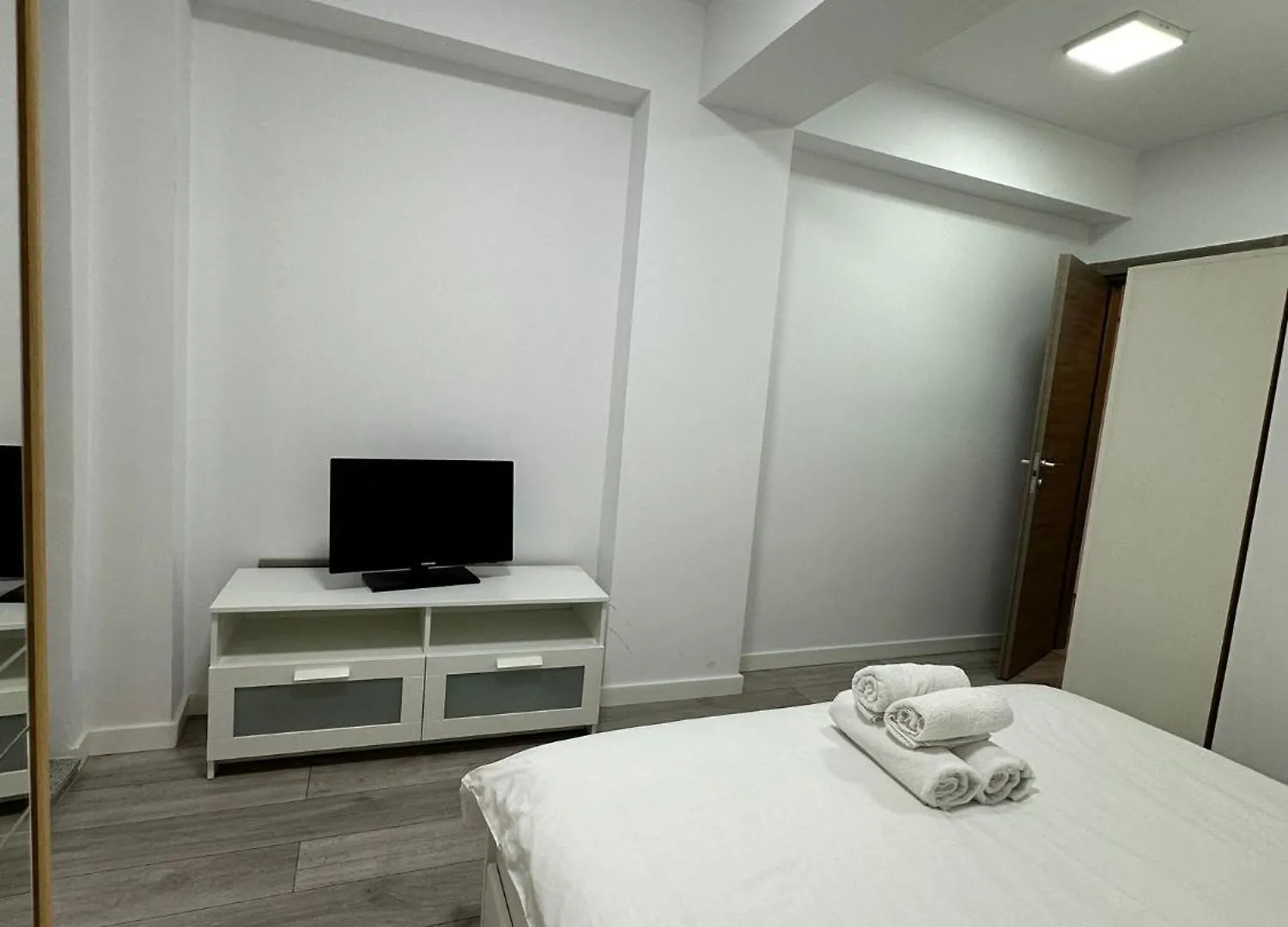 Catedral Apartment Bucureşti 0*,  România